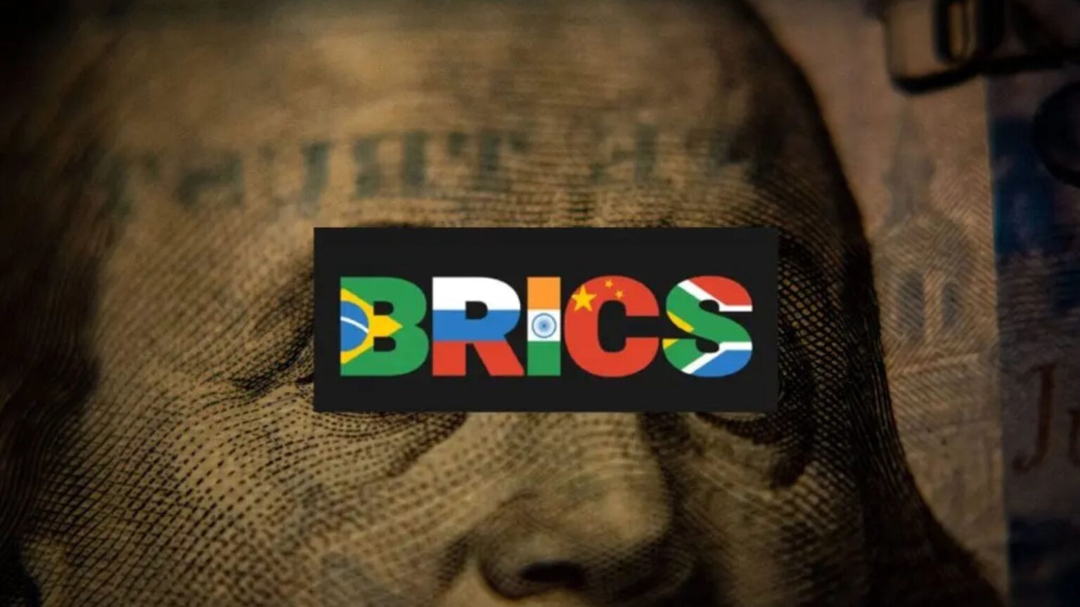 BRICS amplia sistema de pagamentos em yuan para 185 nações em estratégia de desvalorização do dólar