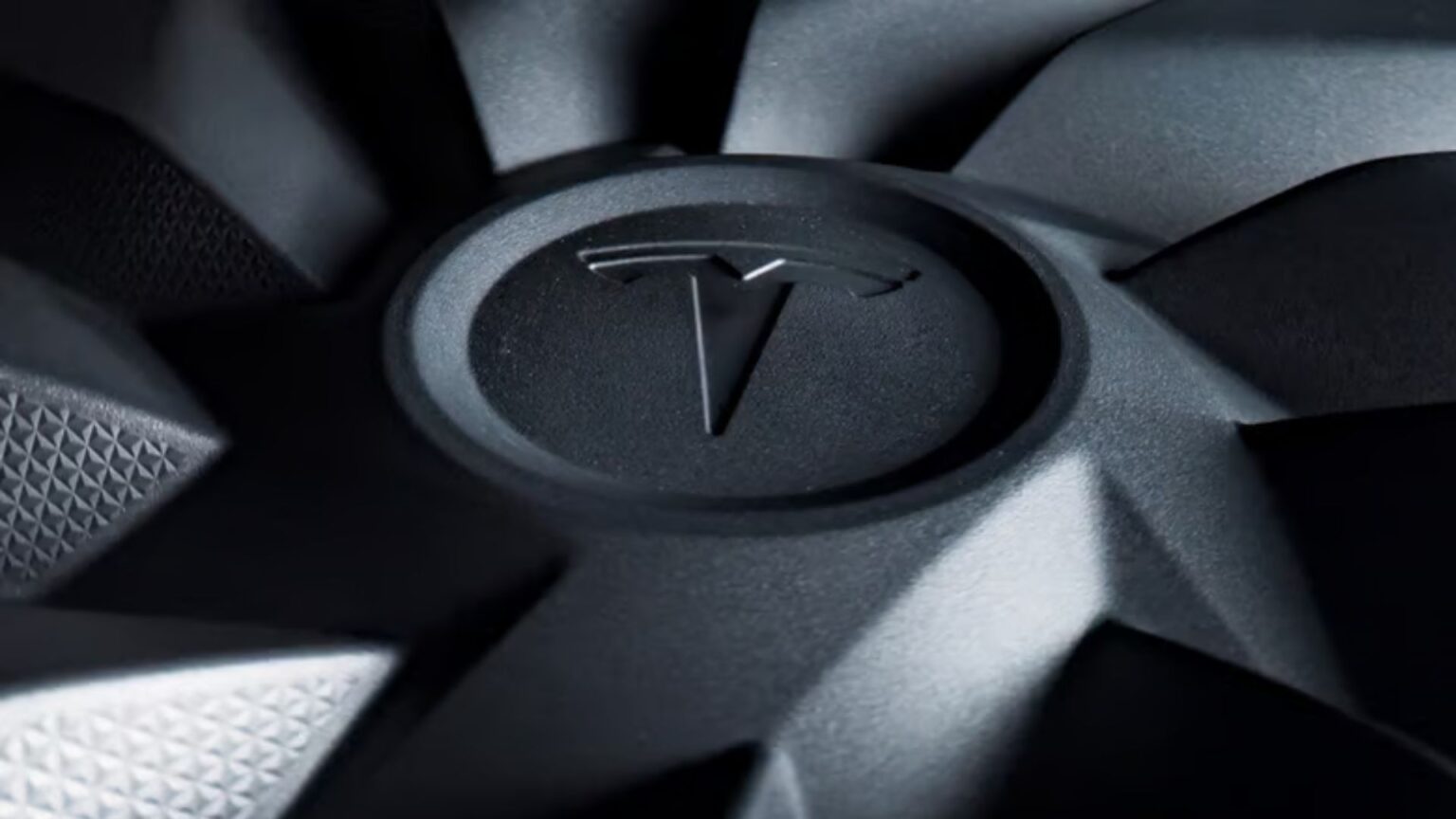 Tesla Anuncia Produto Misterioso com Revelação Marcada para Terça-feira