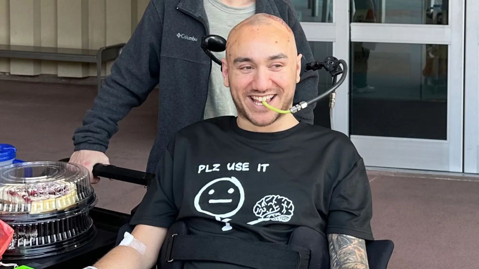 Neuralink alcança 10 000 inscritos para implante cerebral N1