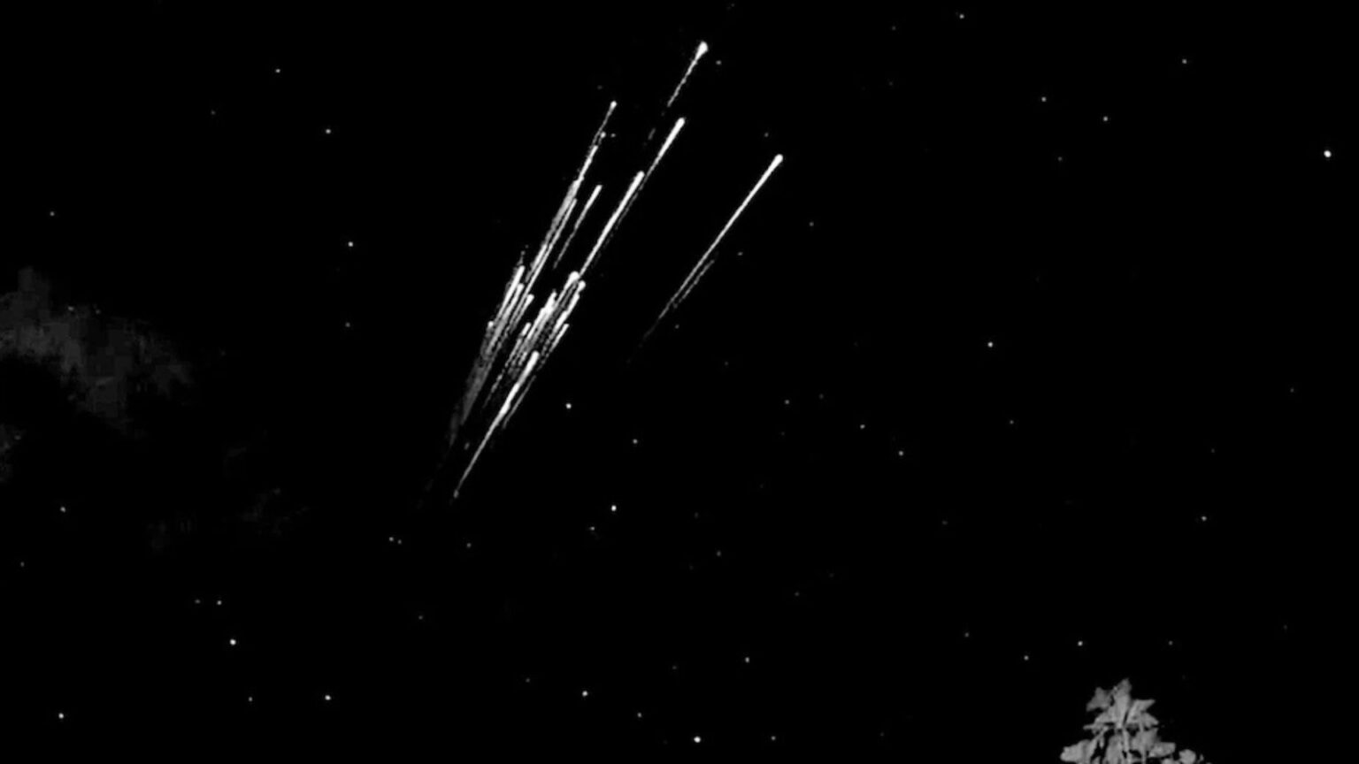 Satélites Starlink caem diariamente e levantam alerta global sobre danos atmosféricos